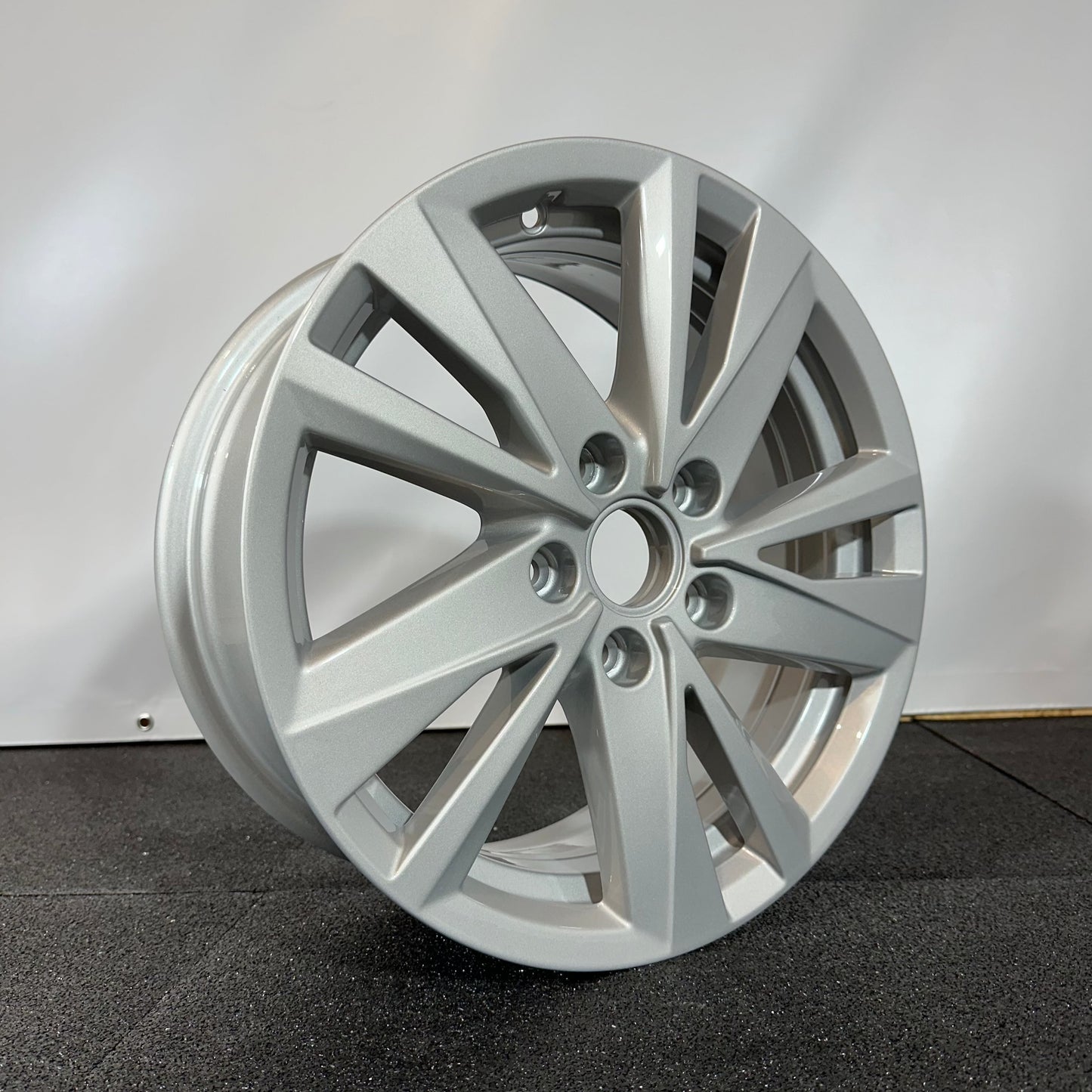 VOLKSWAGEN JANTE ALLIAGE (OEM) 5TA601025Q.