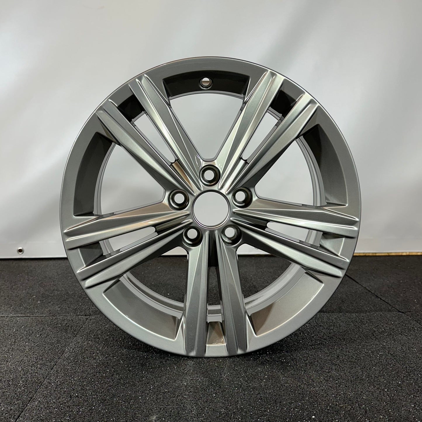 VOLKSWAGEN JANTE ALLIAGE (OEM) 2G0601025AA.