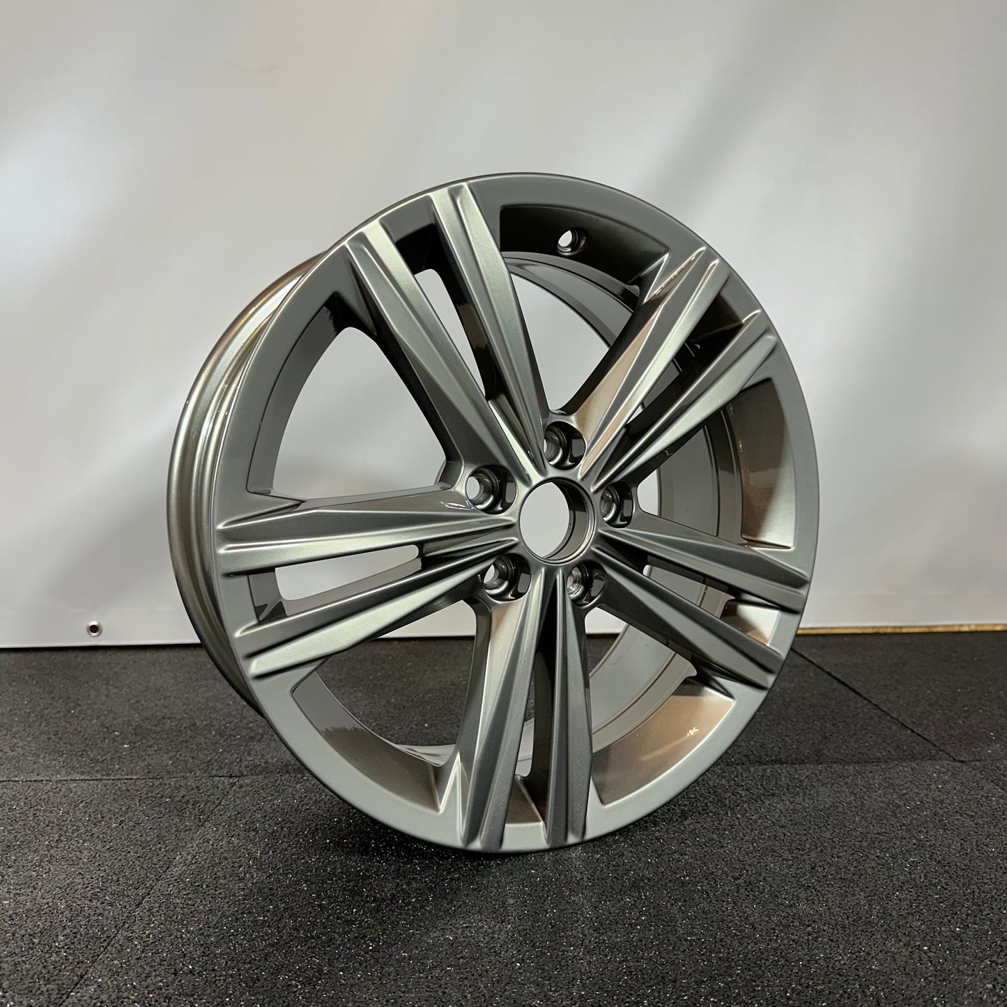 VOLKSWAGEN JANTE ALLIAGE (OEM) 2G0601025AA.