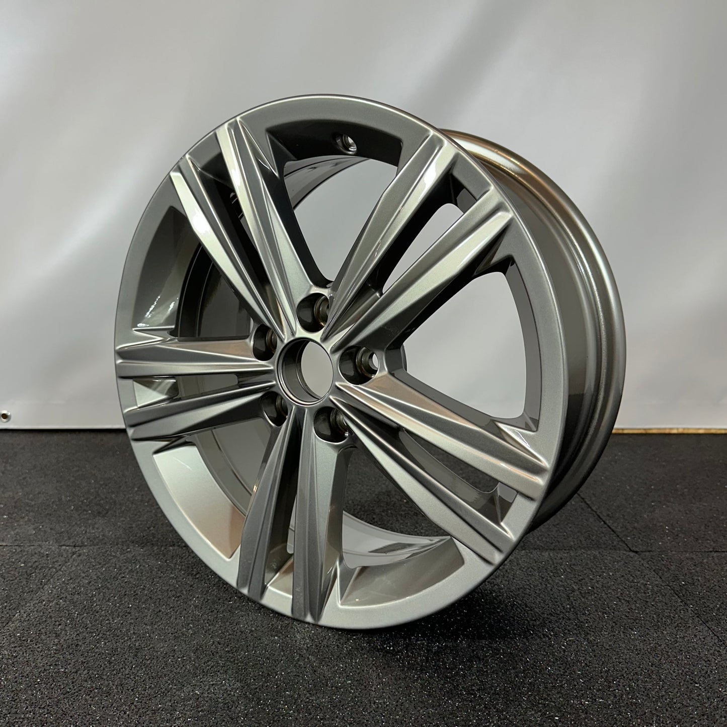 VOLKSWAGEN JANTE ALLIAGE (OEM) 2G0601025AA.