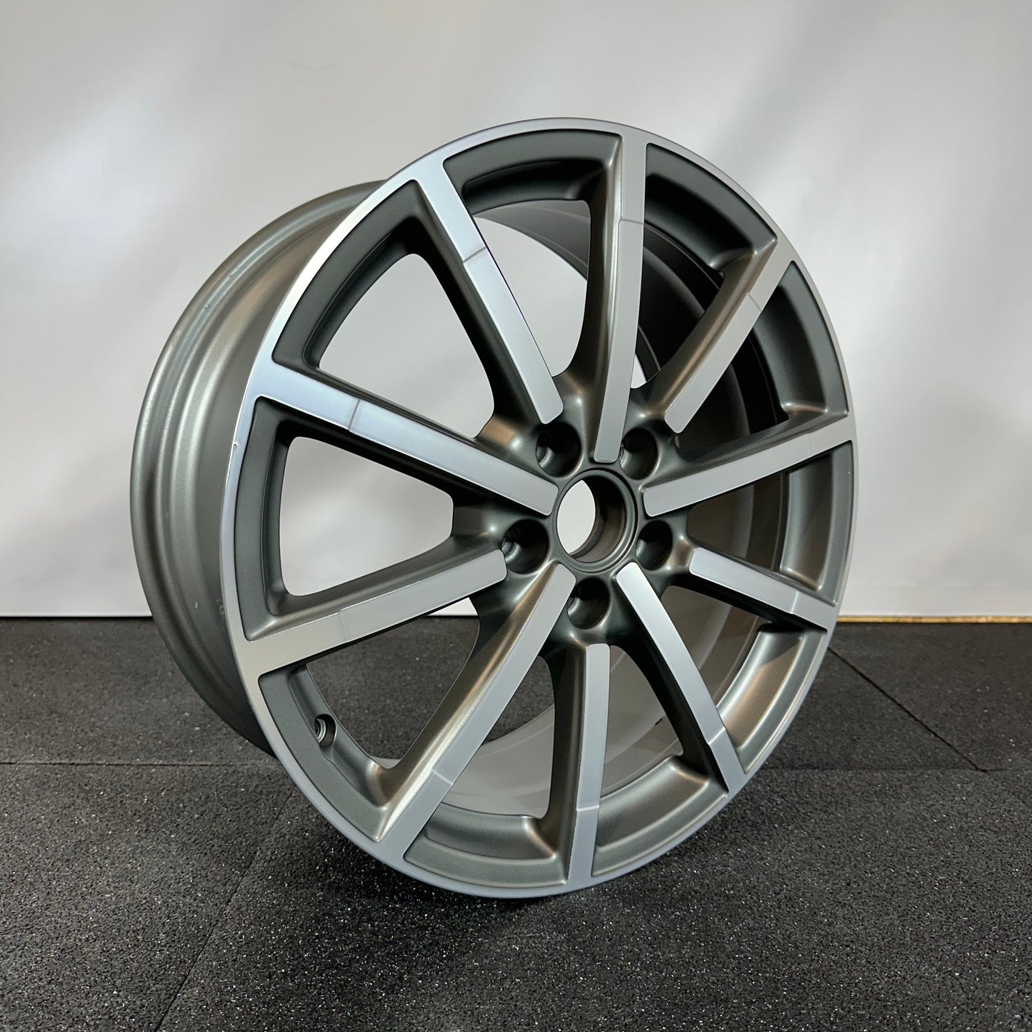 AUDI JANTE ALLIAGE (OEM) 8V0601025AL.