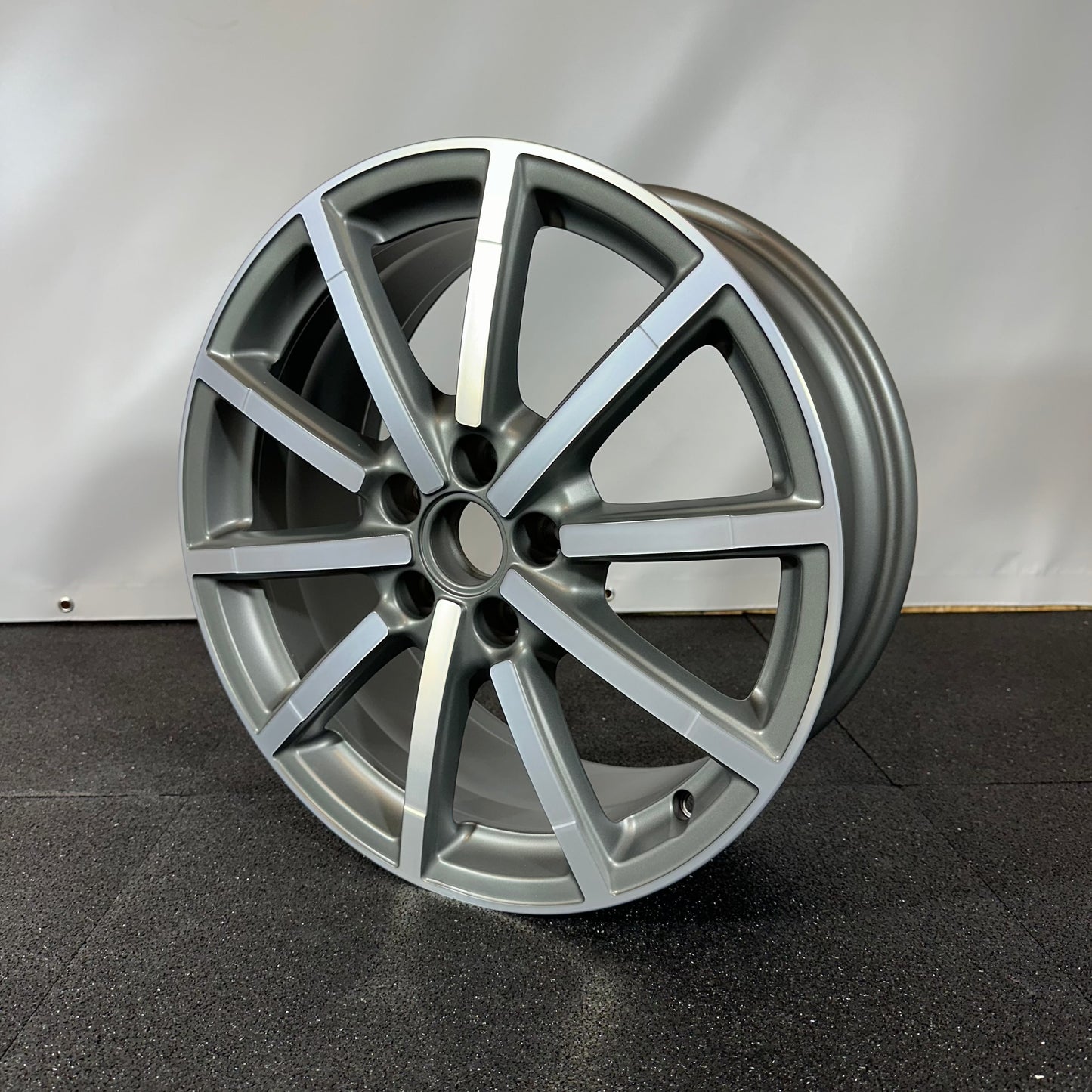 AUDI JANTE ALLIAGE (OEM) 8V0601025AL.