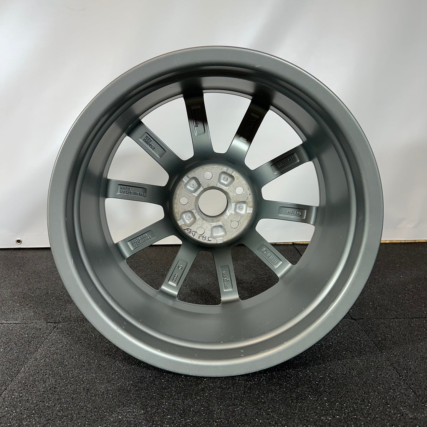 AUDI JANTE ALLIAGE (OEM) 8V0601025AL.