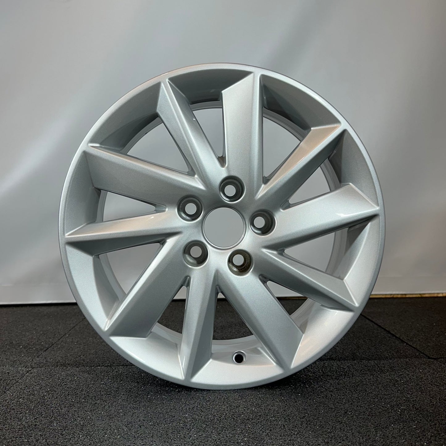 SEAT JANTE ALLIAGE (OEM) 6P0601025F.