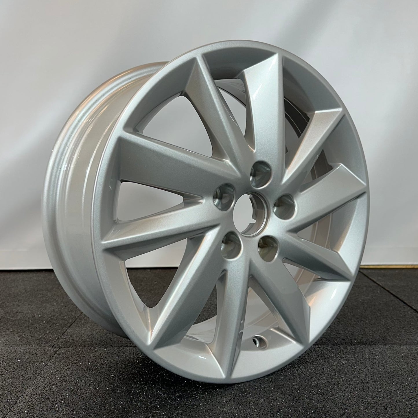 SEAT JANTE ALLIAGE (OEM) 6P0601025F.