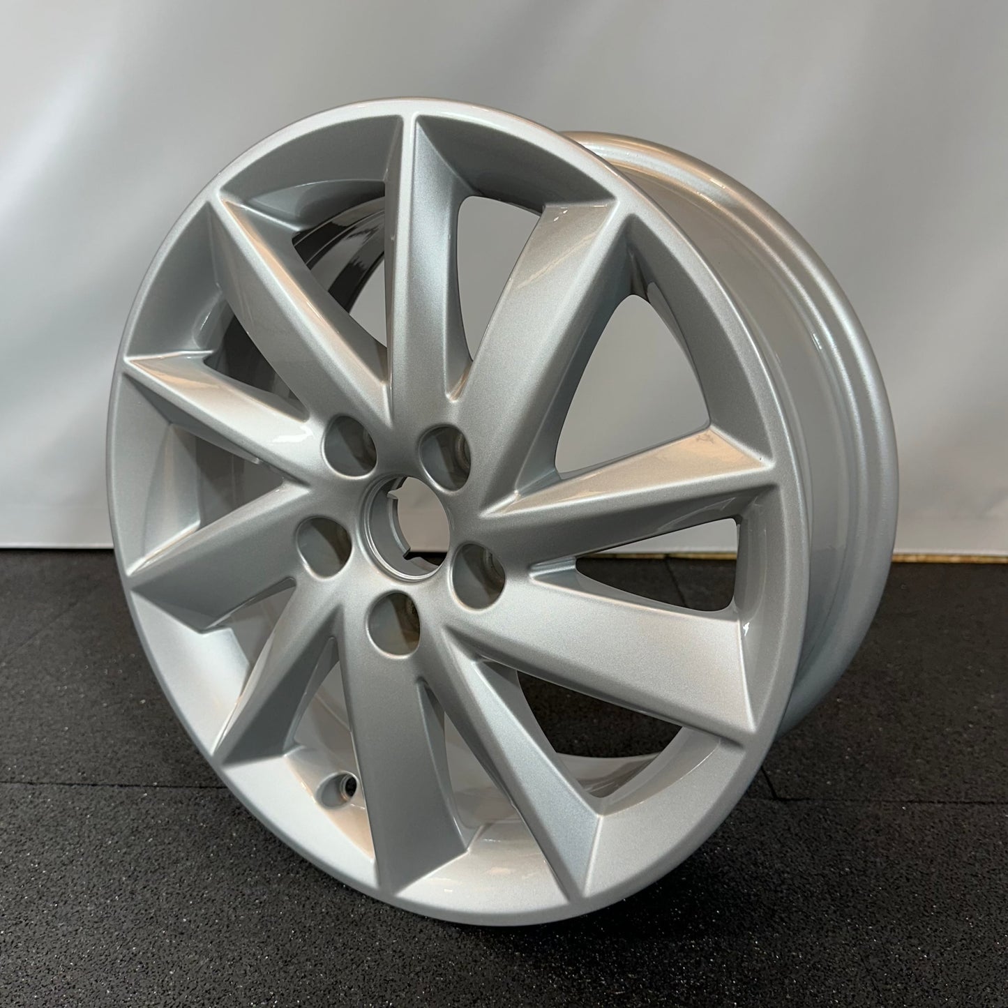 SEAT JANTE ALLIAGE (OEM) 6P0601025F.