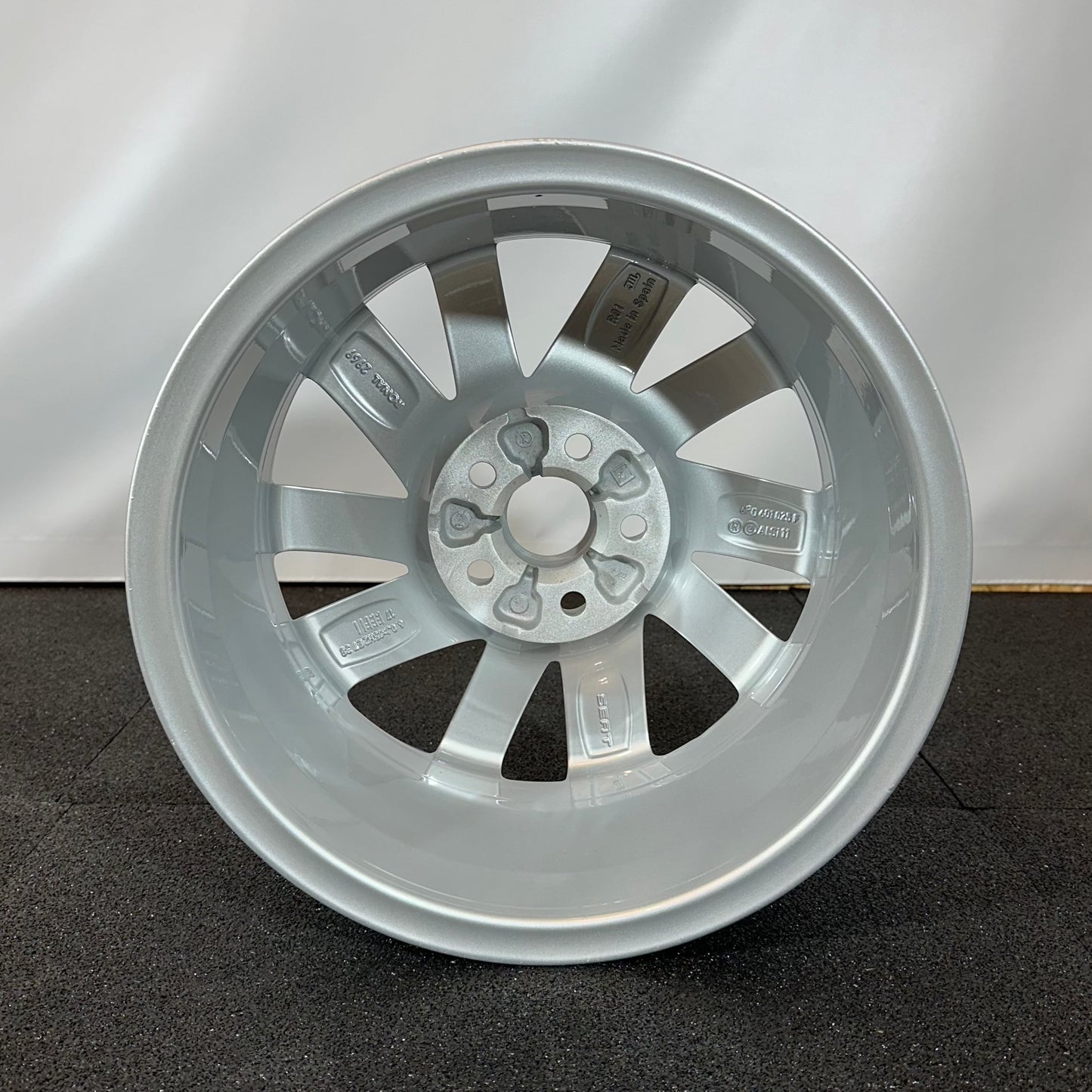 SEAT JANTE ALLIAGE (OEM) 6P0601025F.