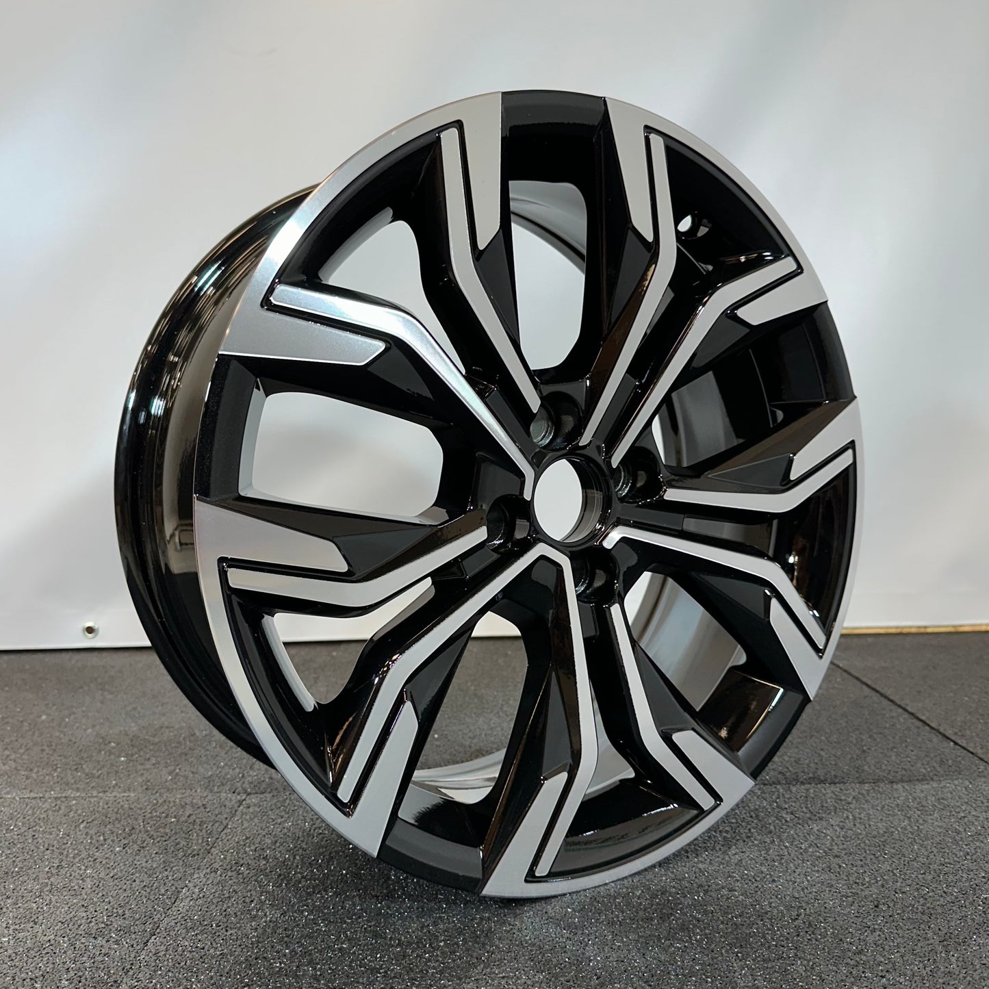 RENAULT JANTE ALLIAGE (OEM) 403000324R.
