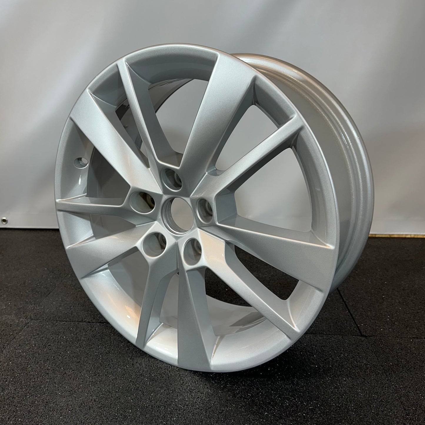 SKODA JANTE ALLIAGE (OEM) 5E0601025BG.