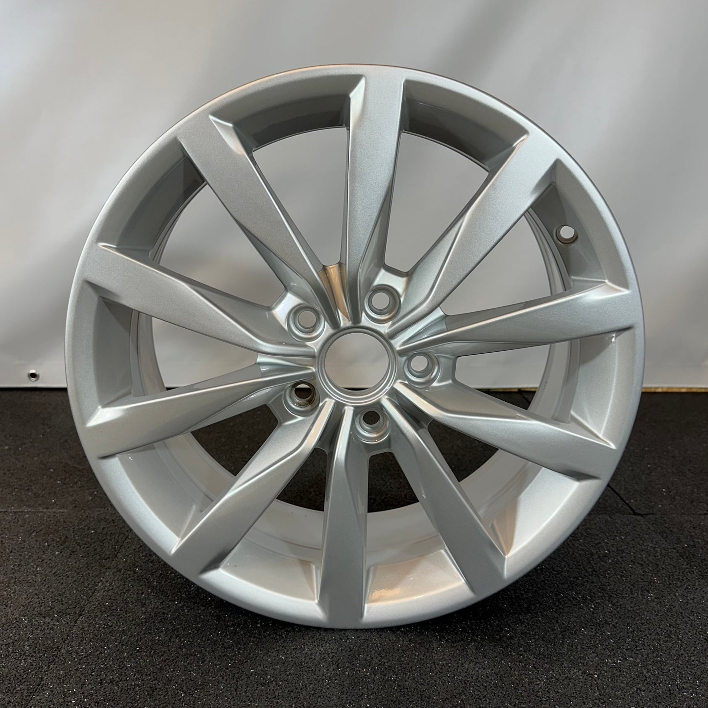 VOLKSWAGEN JANTE ALLIAGE (OEM) 5G0601025BH.