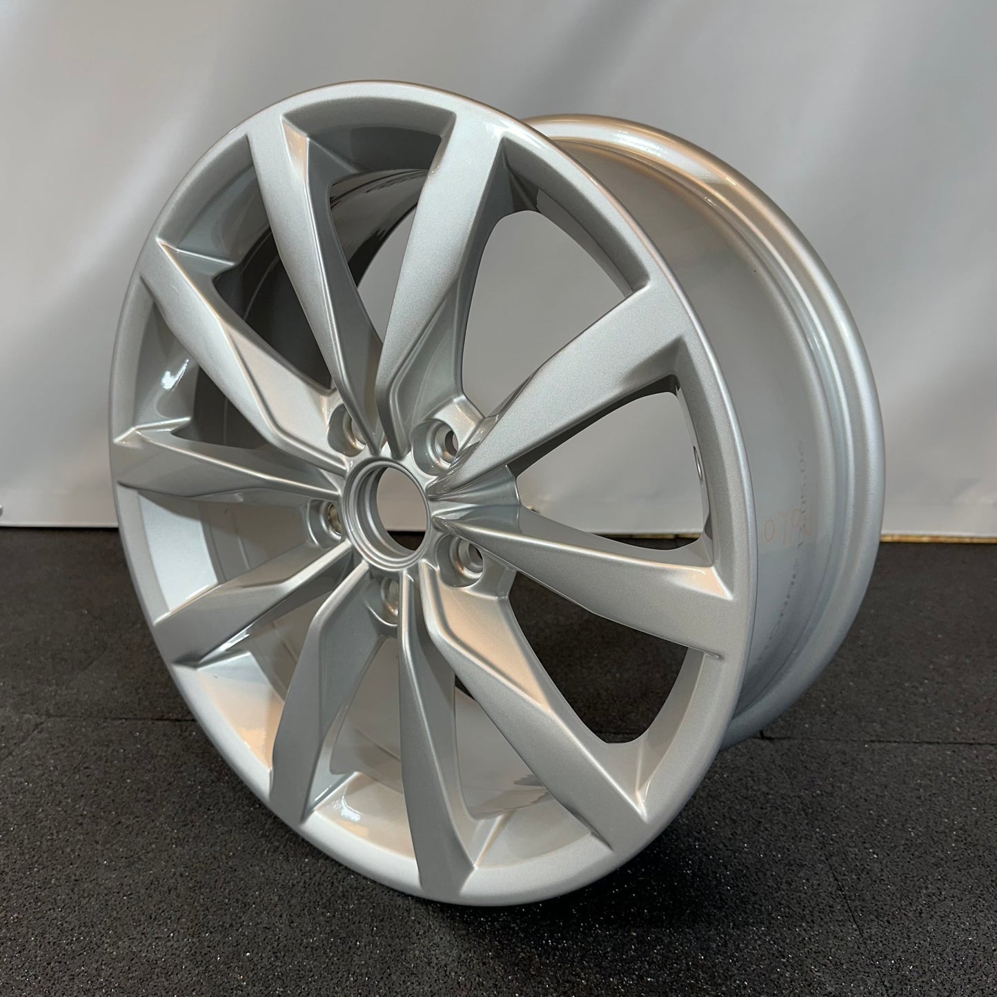 VOLKSWAGEN JANTE ALLIAGE (OEM) 5G0601025BH.