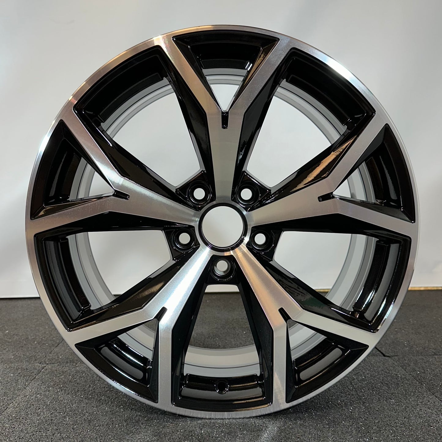 VOLKSWAGEN JANTE ALLIAGE (OEM) 1K8601025AJ.