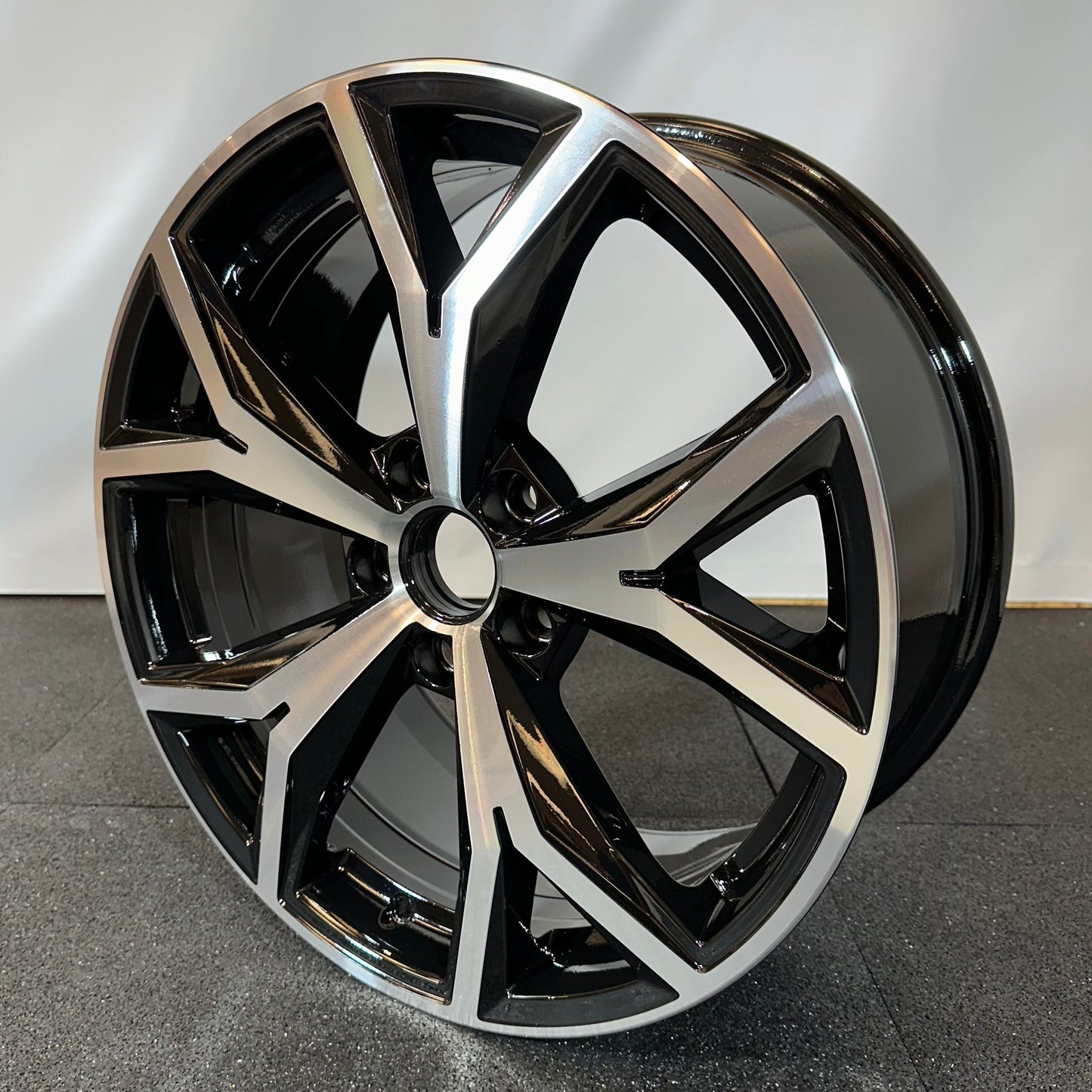 VOLKSWAGEN JANTE ALLIAGE (OEM) 1K8601025AJ.