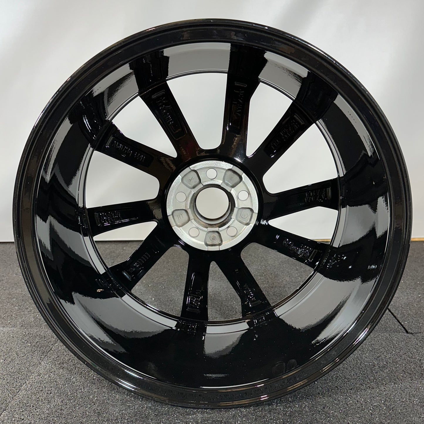 SKODA JANTE ALLIAGE (OEM) 6VA601025.