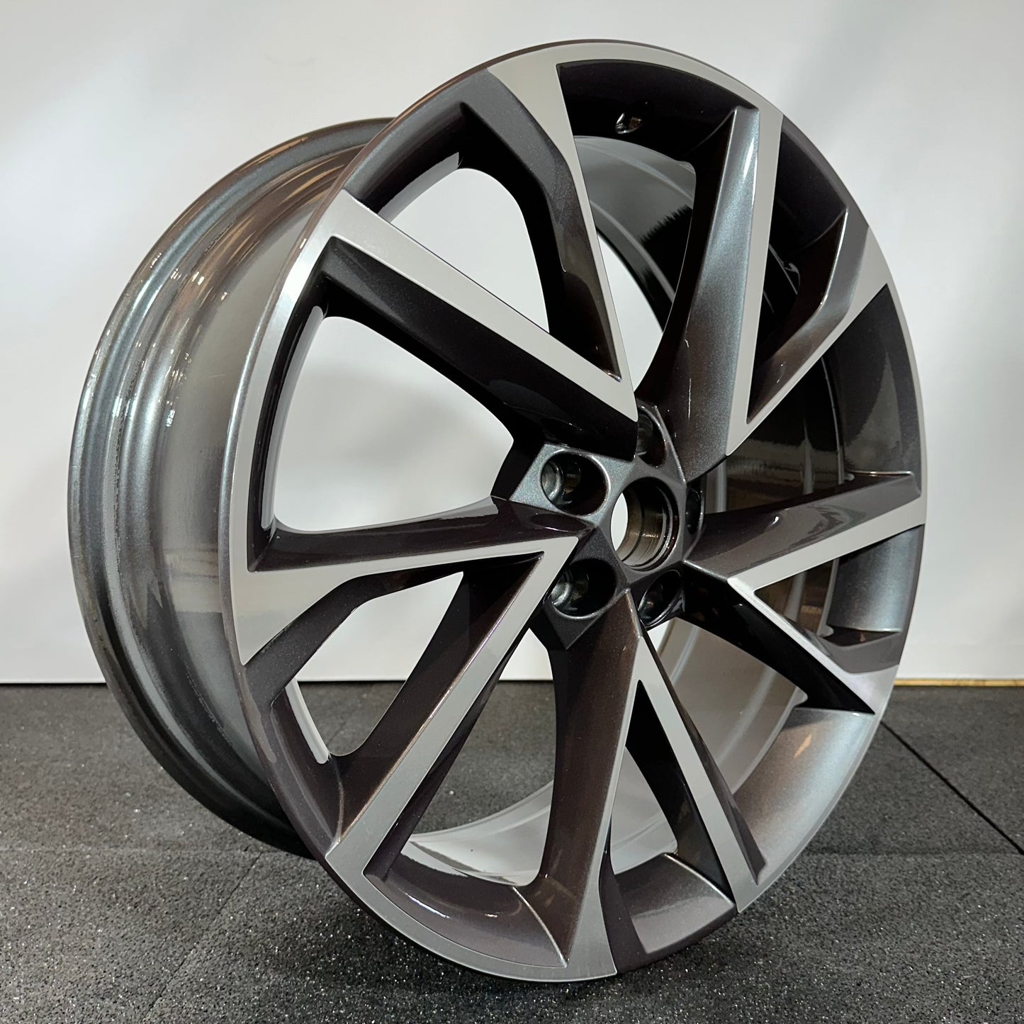 SKODA JANTE ALLIAGE (OEM) 565601025P.