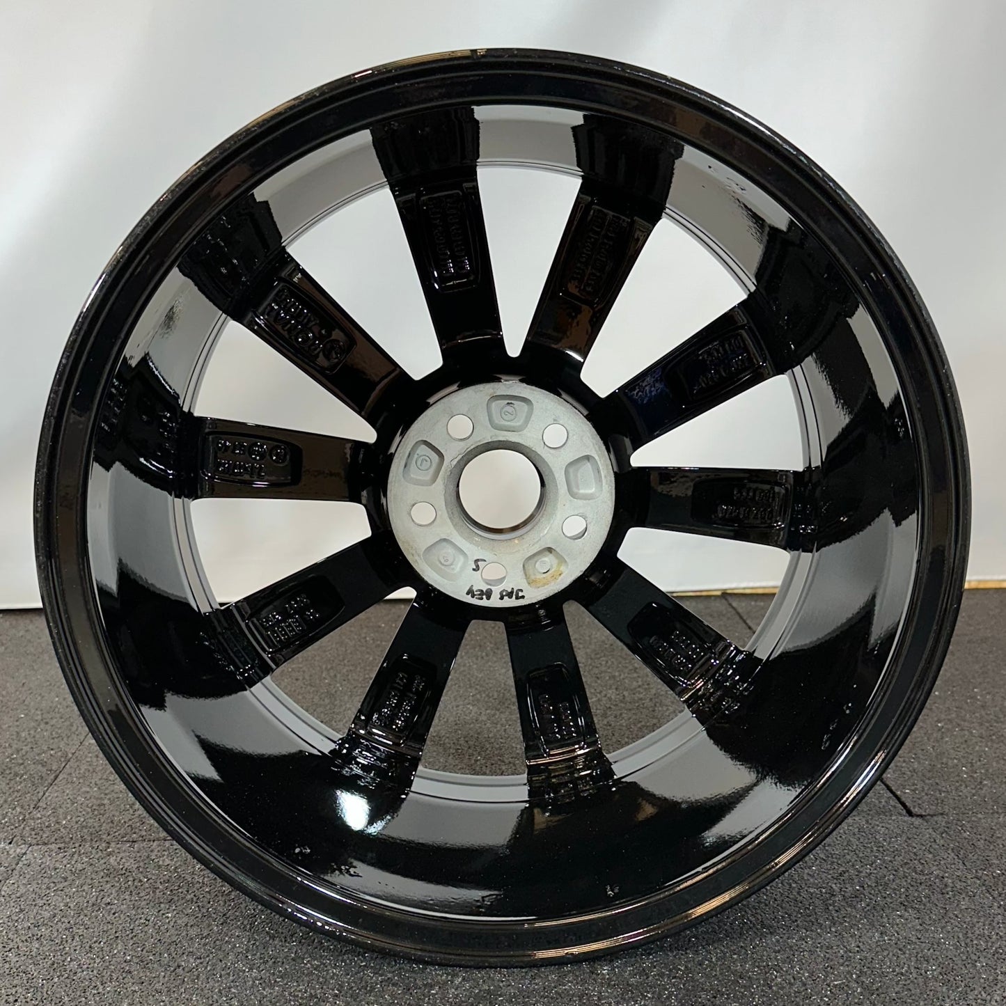 SKODA ALLOY WHEEL (OEM) 5JJ601025D