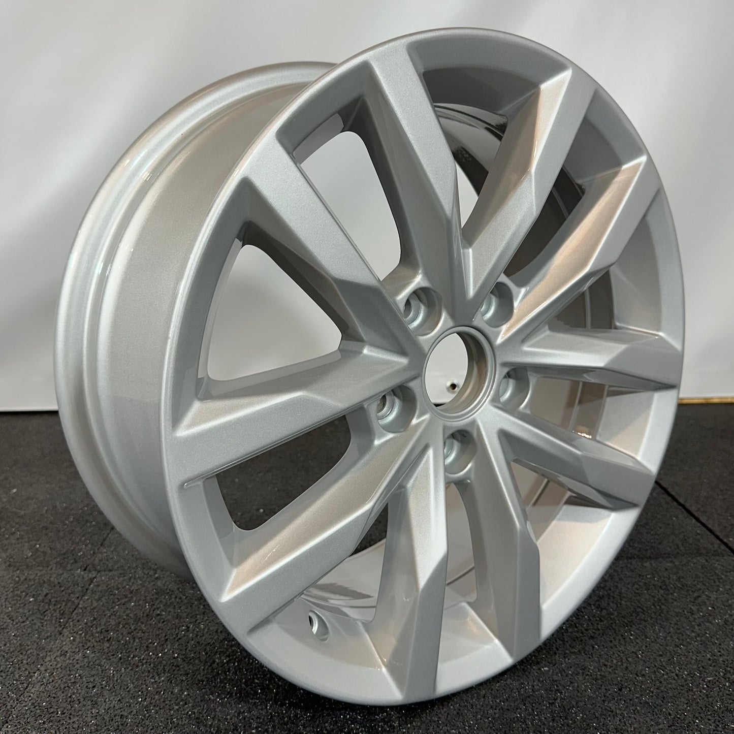 VOLKSWAGEN JANTE ALLIAGE (OEM) 3G0601025BM.