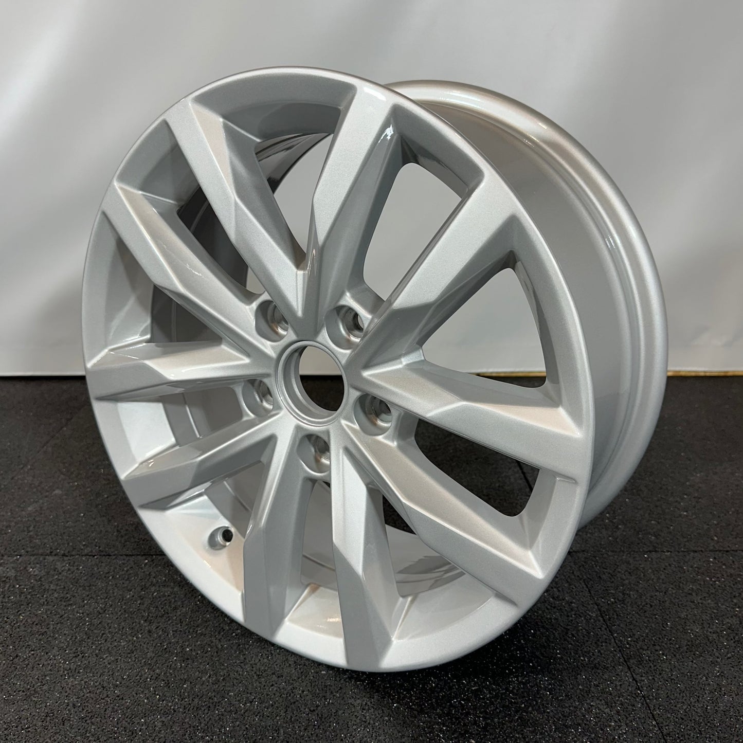 VOLKSWAGEN JANTE ALLIAGE (OEM) 3G0601025BM.