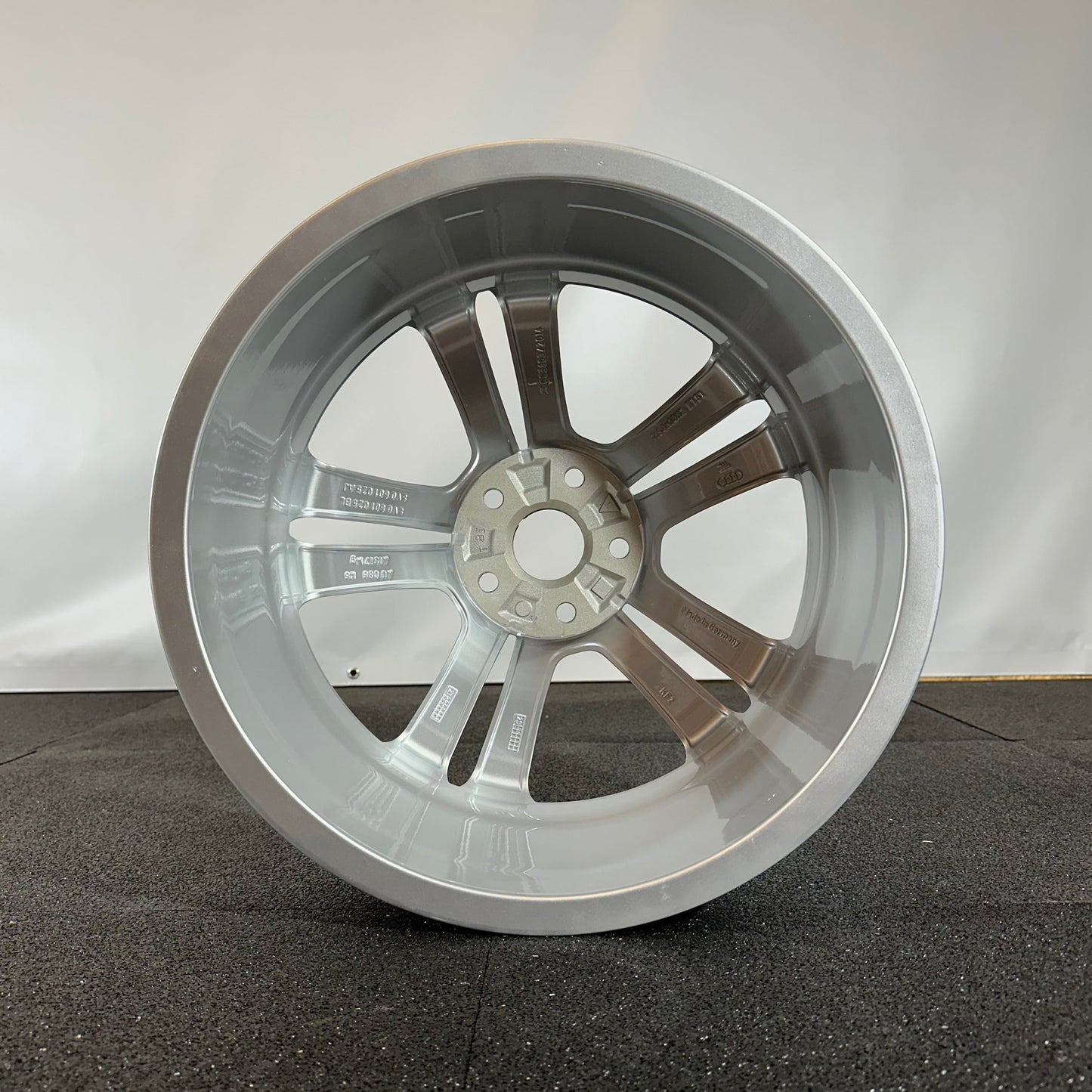 AUDI JANTE ALLIAGE (OEM) 8V0601025BL | 8V0601025AJ