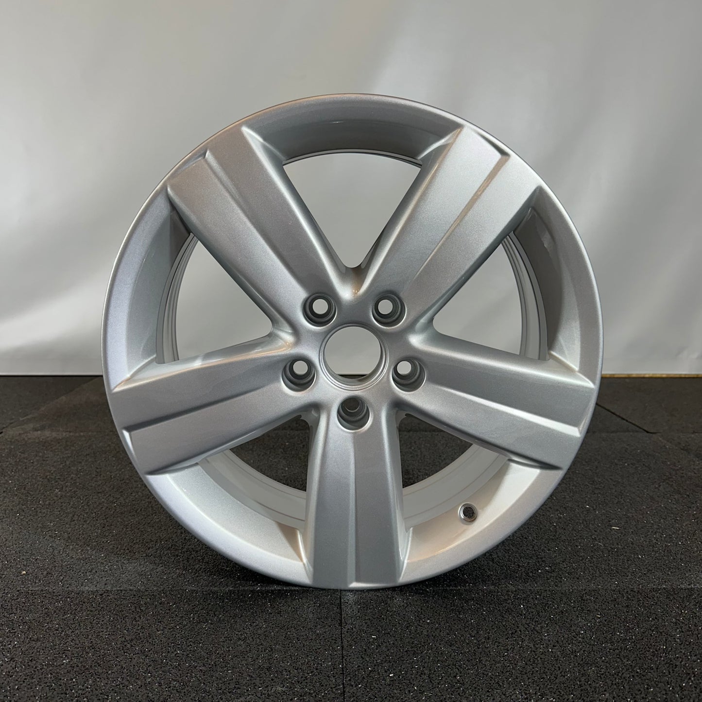 VOLKSWAGEN-LEICHTMETALLRAD (OEM) 1K0601025AQ