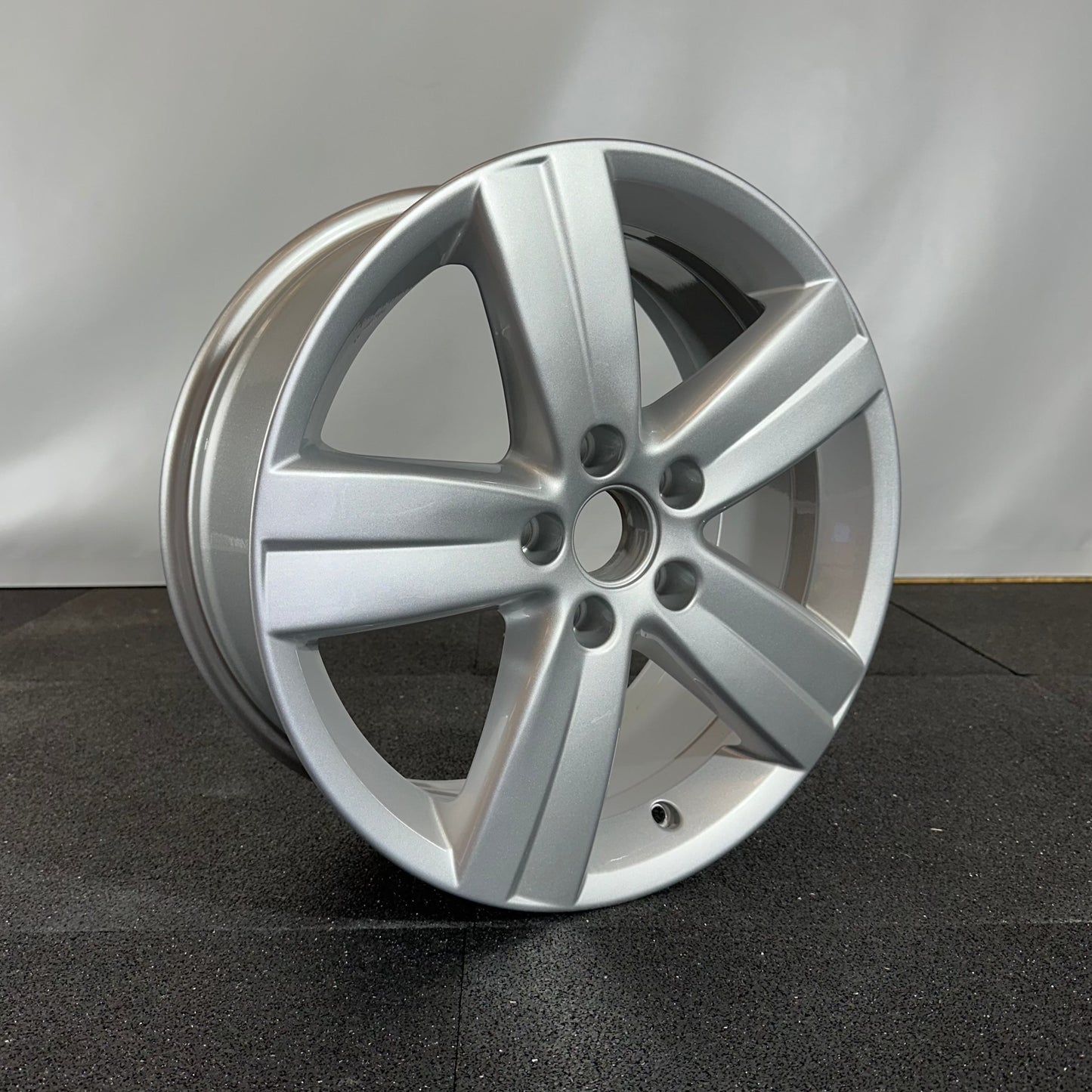 VOLKSWAGEN-LEICHTMETALLRAD (OEM) 1K0601025AQ