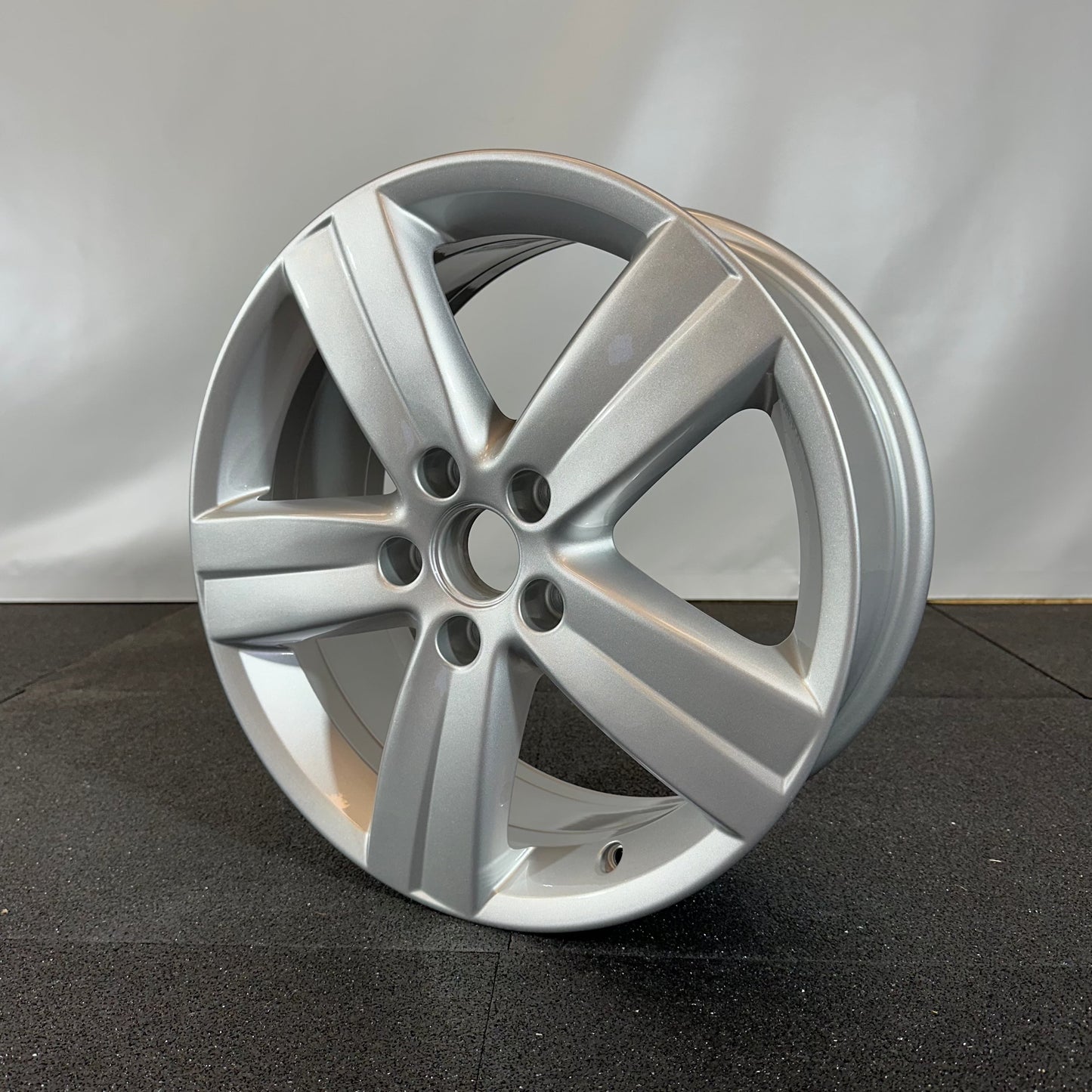 VOLKSWAGEN-LEICHTMETALLRAD (OEM) 1K0601025AQ