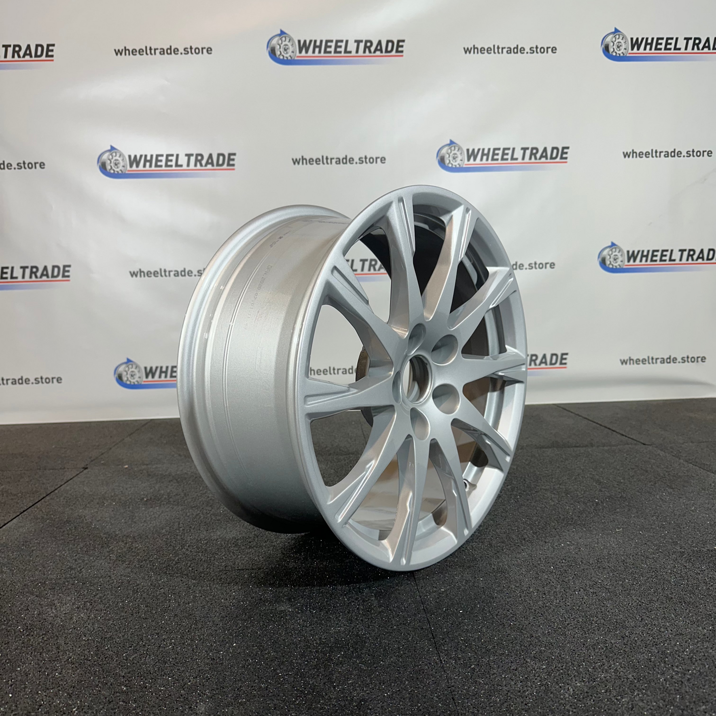 AUDI JANTE ALLIAGE (OEM) 8W0601025C.