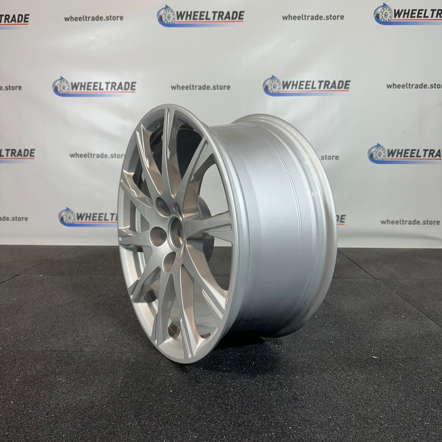 AUDI JANTE ALLIAGE (OEM) 8W0601025C.