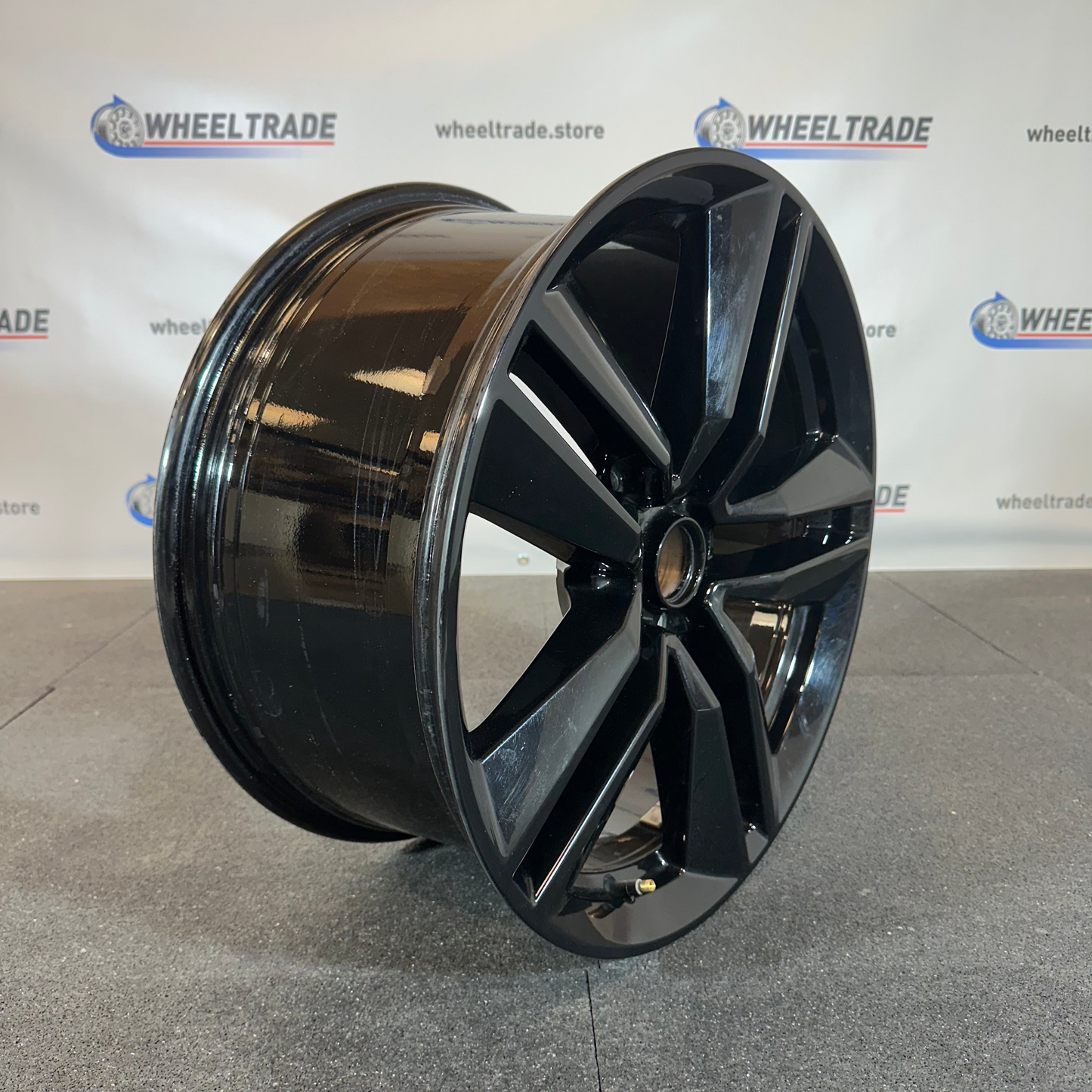 FORD MUSTANG ALLOY WHEEL (OEM) FR3C-1007-FC