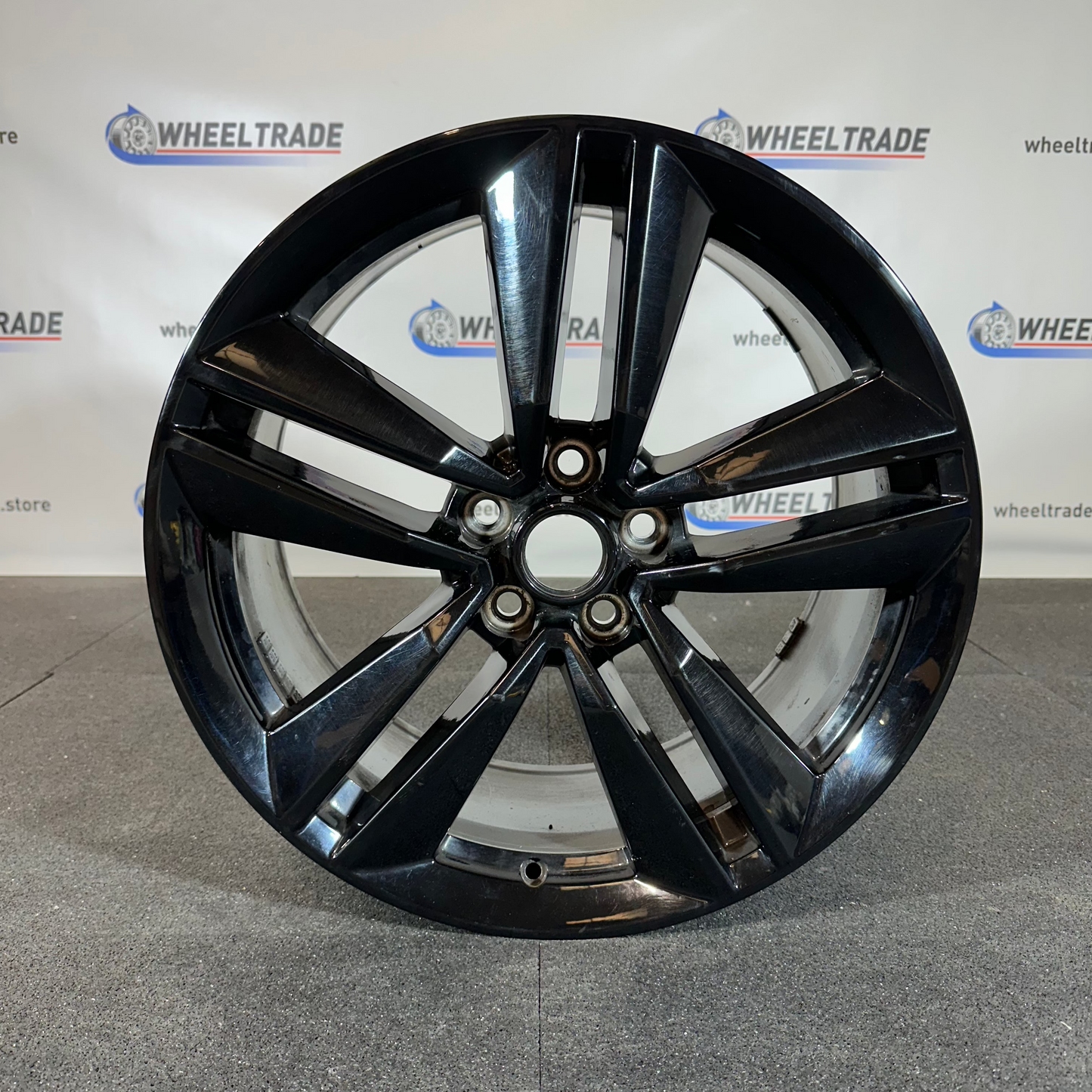 FORD MUSTANG ALLOY WHEEL (OEM) FR3C-1007-FC
