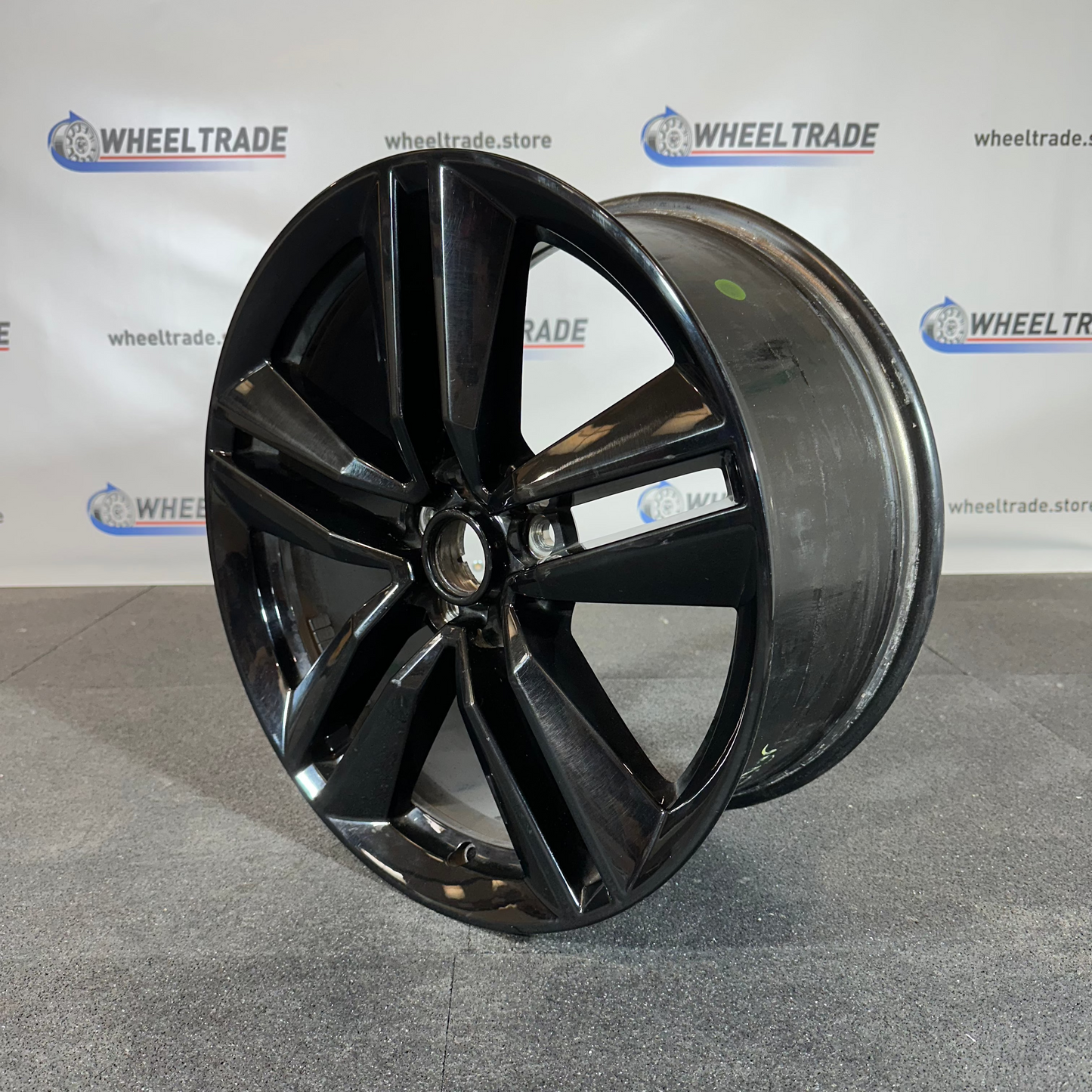 FORD MUSTANG ALLOY WHEEL (OEM) FR3C-1007-FC