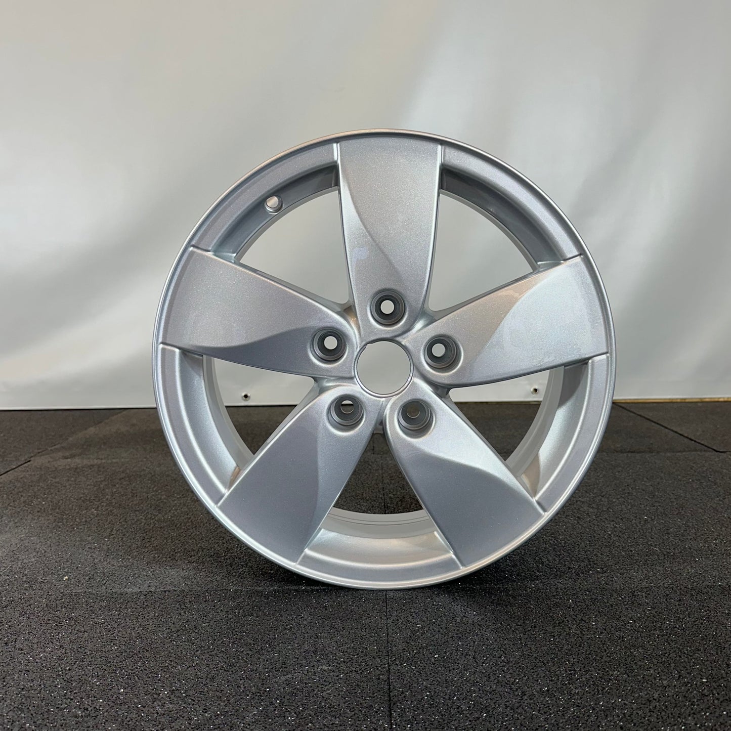 RENAULT ALLOY WHEEL (OEM) 403000048R 