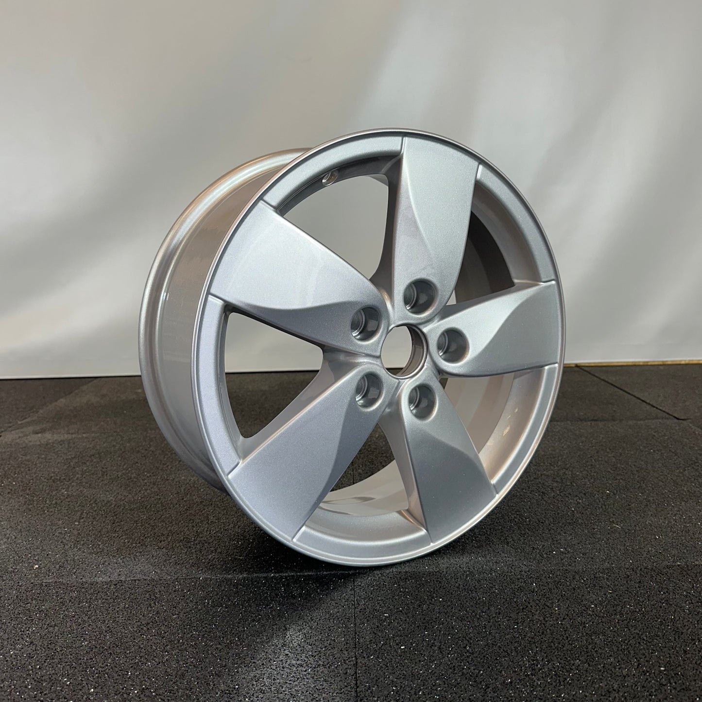 RENAULT ALLOY WHEEL (OEM) 403000048R 