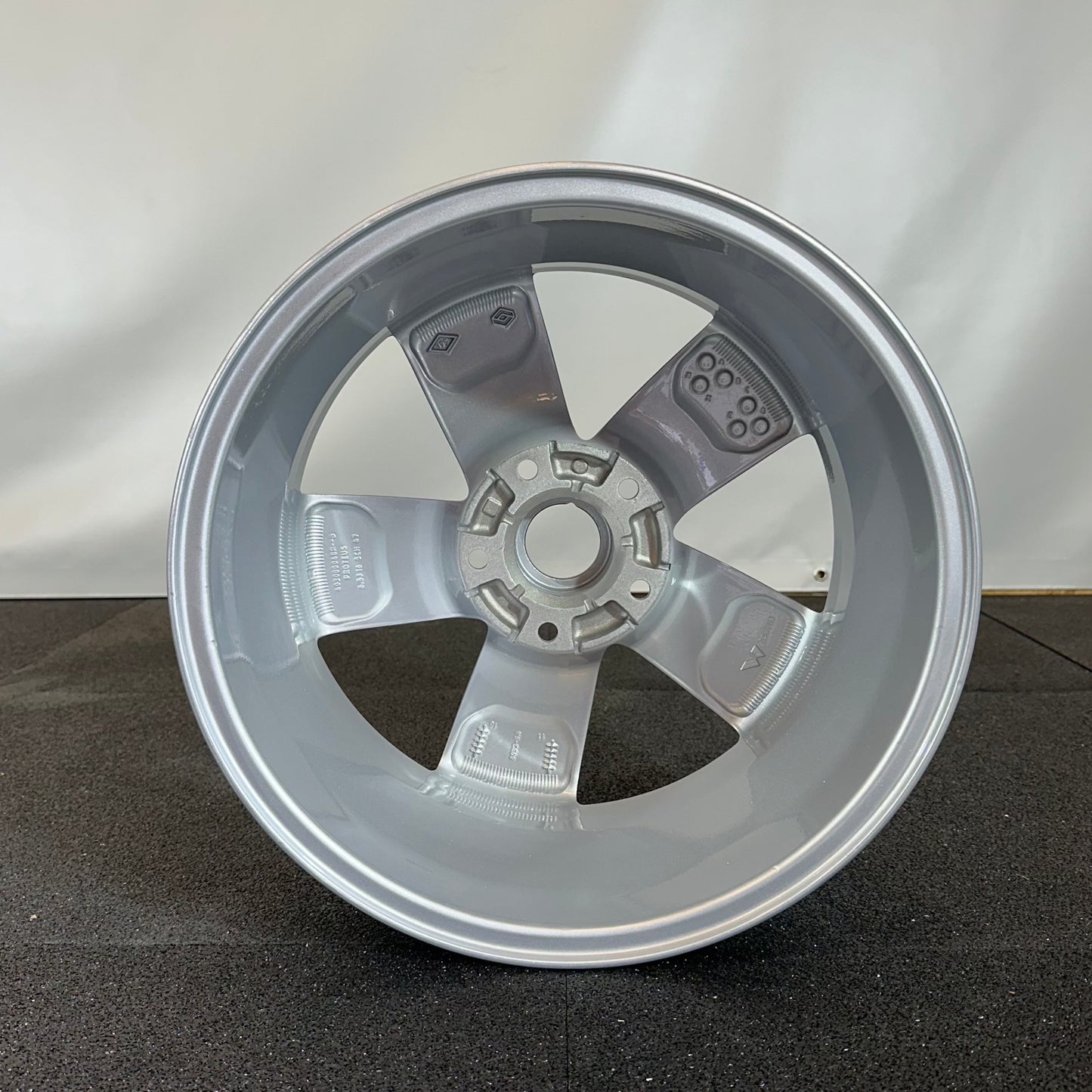 RENAULT ALLOY WHEEL (OEM) 403000048R 
